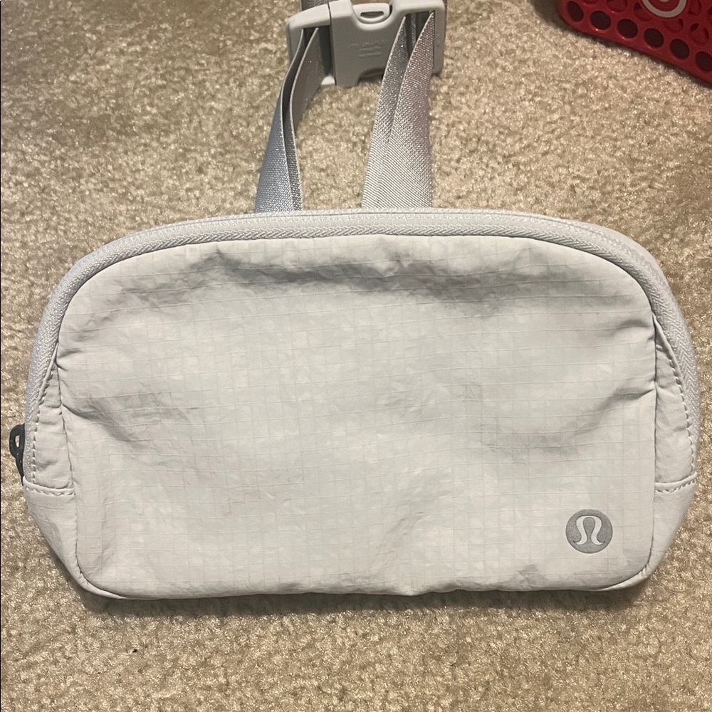 Lululemon Athletica Gray Mesh Pocket Bag